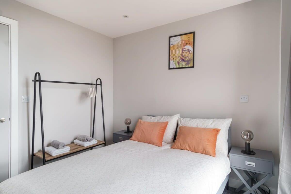 Fantastic 3 Bedroom Manchester Apartment Exterior photo